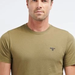 Barbour Men's Essential Sports T-Shirt - Mid Olive 9 Barbour Men's Essential Sports T-Shirt - Mid Olive -Fashionable Man barbour ess sports tee md olive 1
