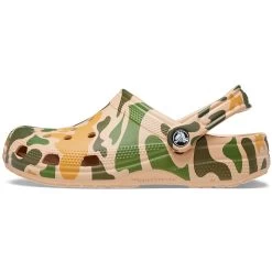 Crocs Men’s Classic Printed Camo Clogs – Chai 15 Crocs Men’s Classic Printed Camo Clogs – Chai -Fashionable Man crocs classic camo chai 4